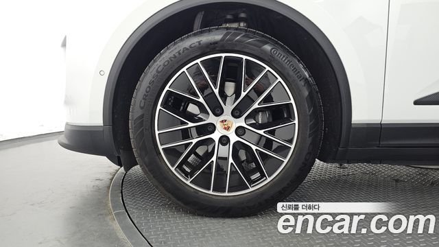 Porsche Macan 2025 — photo 19