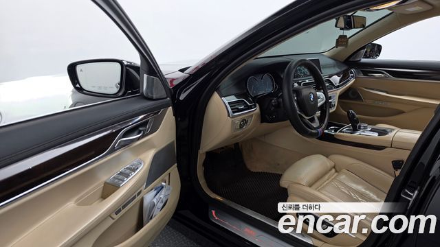 BMW 7-Series 2016 — photo 10