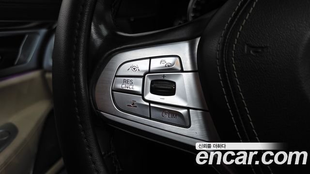 BMW 7-Series 2016 — photo 16