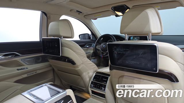 BMW 7-Series 2016 — photo 20