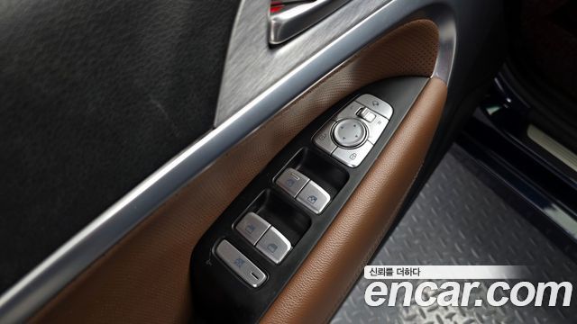 Genesis G70 2018 — photo 28