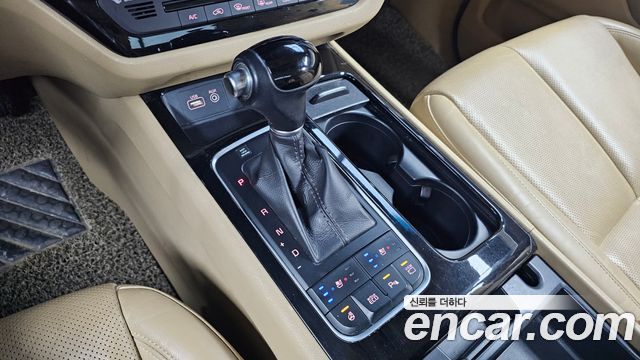 Kia Canival 2015 — photo 9