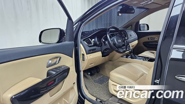 Kia Canival 2015 — photo 10