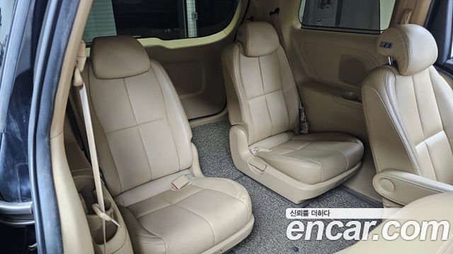 Kia Canival 2015 — photo 11