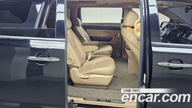 Kia Canival 2015 — photo 12