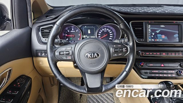 Kia Canival 2015 — photo 13