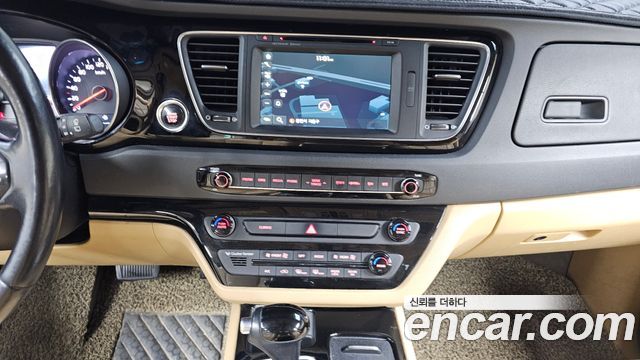 Kia Canival 2015 — photo 14