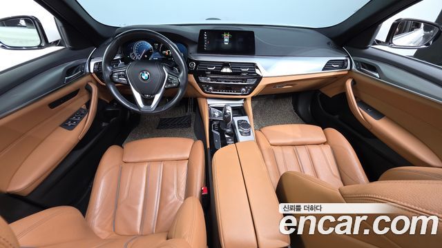 BMW 5-Series 2018 — photo 10