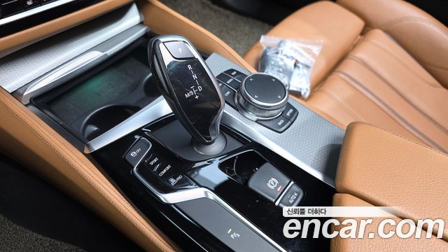 BMW 5-Series 2018 — photo 12