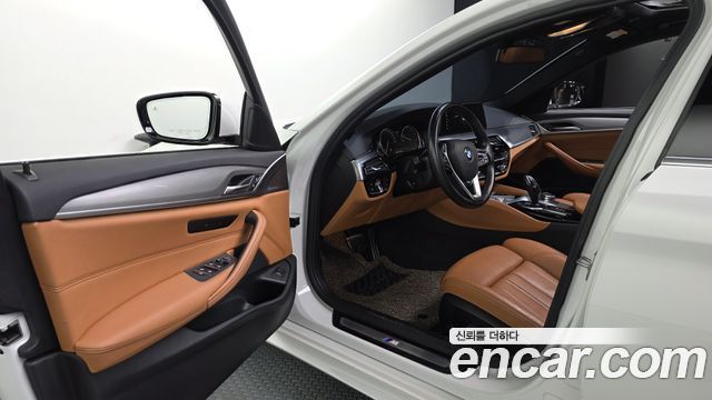 BMW 5-Series 2018 — photo 13