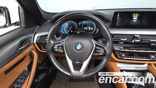 BMW 5-Series 2018 — photo 19