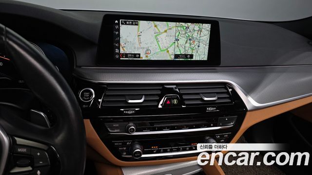 BMW 5-Series 2018 — photo 20