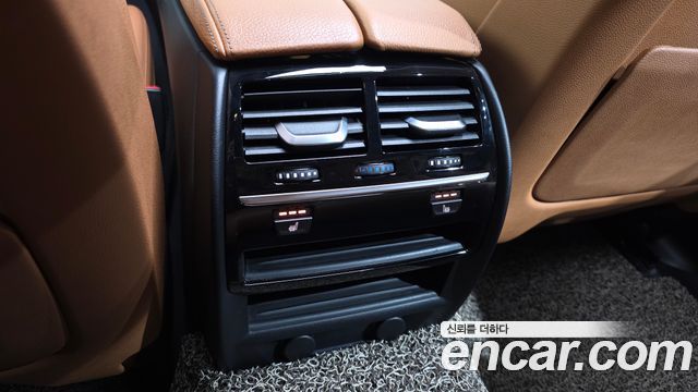 BMW 5-Series 2018 — photo 24