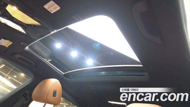 BMW 5-Series 2018 — photo 25