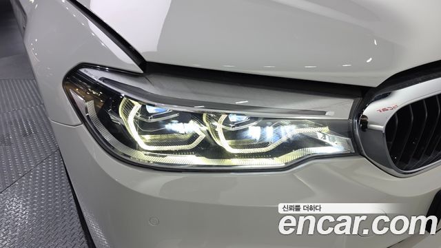 BMW 5-Series 2018 — photo 8