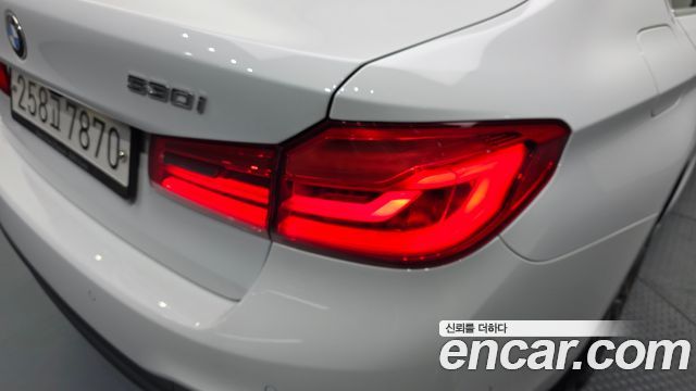 BMW 5-Series 2018 — photo 9