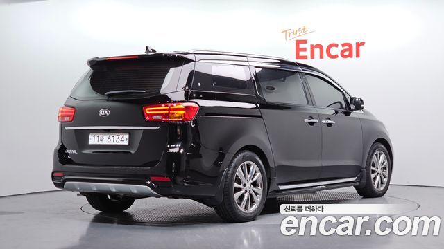 Kia Canival 2019 — photo 2