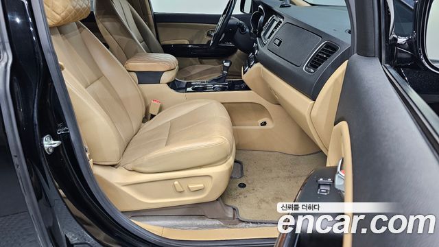 Kia Canival 2019 — photo 16