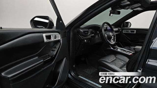 Ford Explorer 2022 — photo 13
