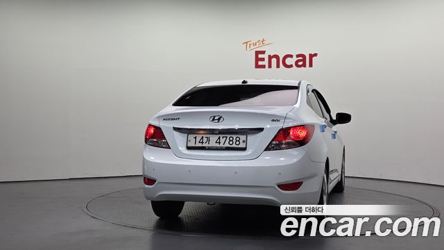 Hyundai Accent 2012 — photo 4