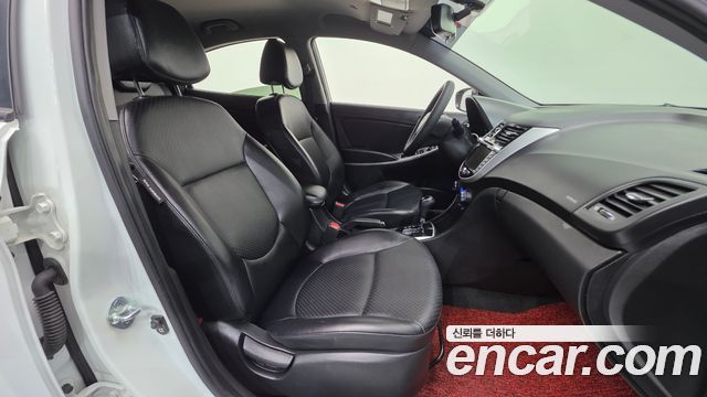 Hyundai Accent 2012 — photo 10