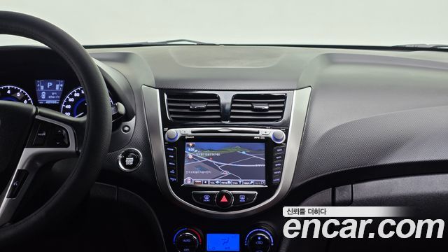 Hyundai Accent 2012 — photo 16