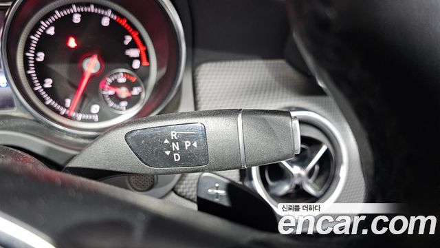 Mercedes-Benz GLA-Class 2018 — photo 9