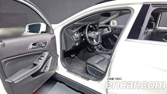 Mercedes-Benz GLA-Class 2018 — photo 10