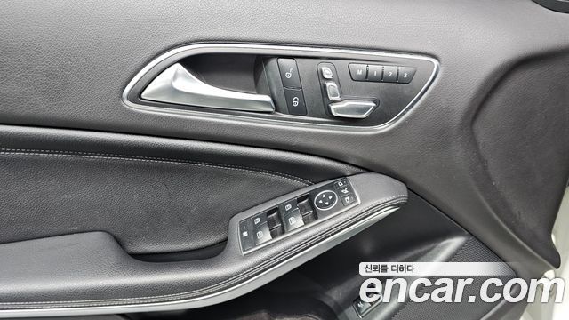 Mercedes-Benz GLA-Class 2018 — photo 11