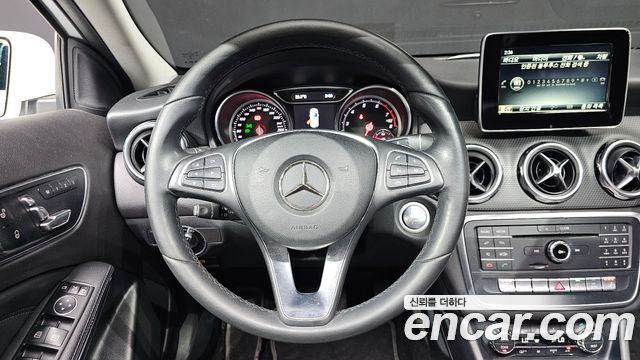 Mercedes-Benz GLA-Class 2018 — photo 13