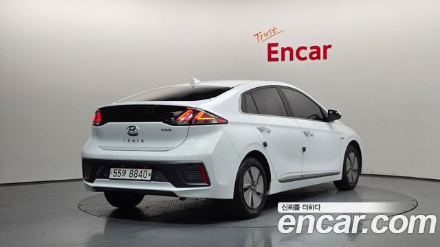 Hyundai Ioniq 2020 — photo 2
