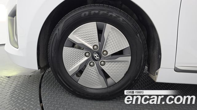 Hyundai Ioniq 2020 — photo 5
