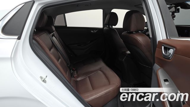 Hyundai Ioniq 2020 — photo 17