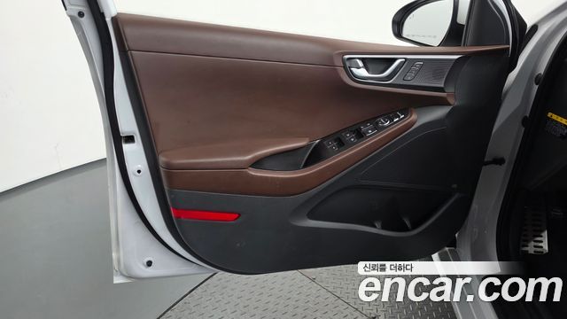Hyundai Ioniq 2020 — photo 14