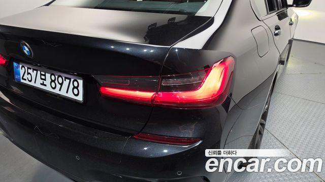 BMW 3-Series 2021 — photo 9