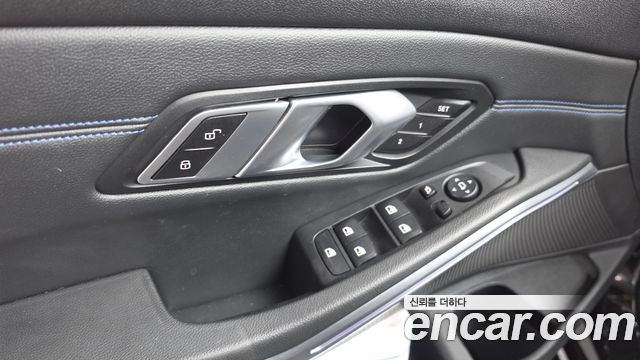 BMW 3-Series 2021 — photo 27