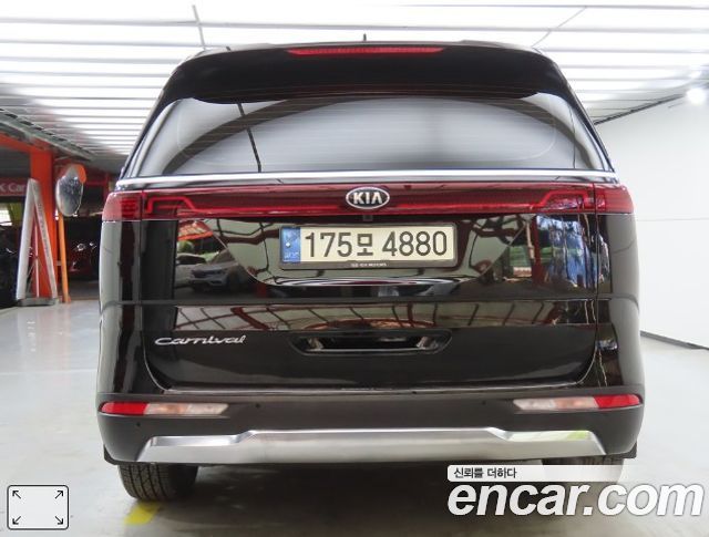 Kia Canival 2021 — photo 4