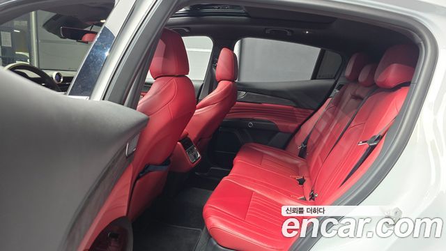 Maserati Grecale 2023 — photo 16