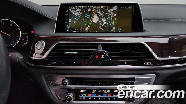 BMW 7-Series 2016 — photo 12