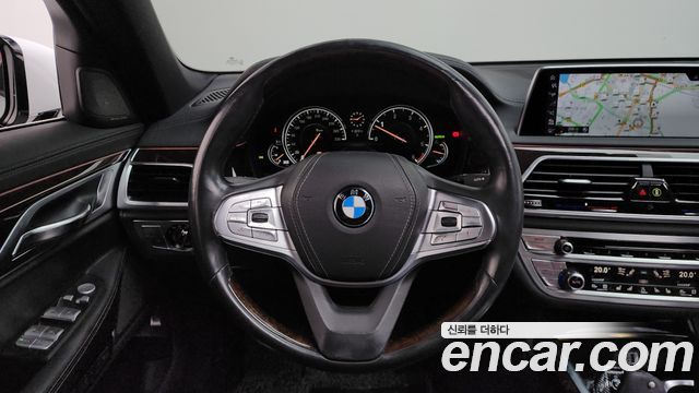 BMW 7-Series 2016 — photo 13