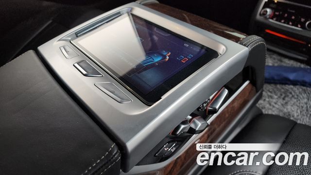BMW 7-Series 2016 — photo 16