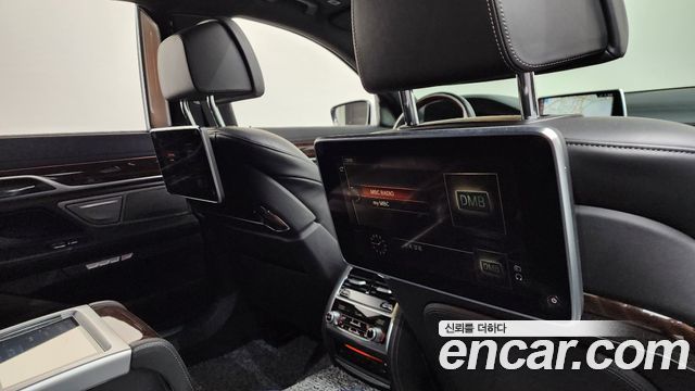 BMW 7-Series 2016 — photo 19