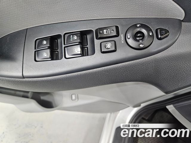 Hyundai AVANTE 2009 — photo 9