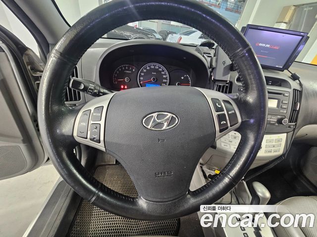 Hyundai AVANTE 2009 — photo 12