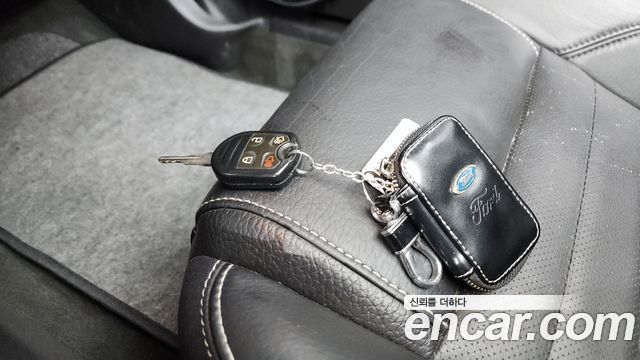 Ford Mustang 2012 — photo 16