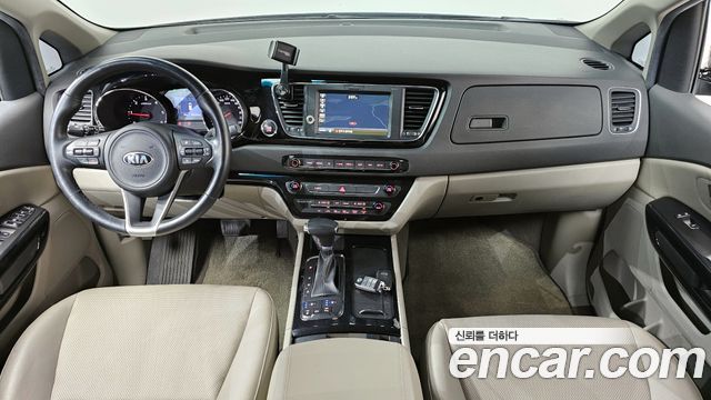 Kia Canival 2018 — photo 7
