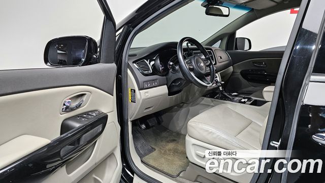 Kia Canival 2018 — photo 10