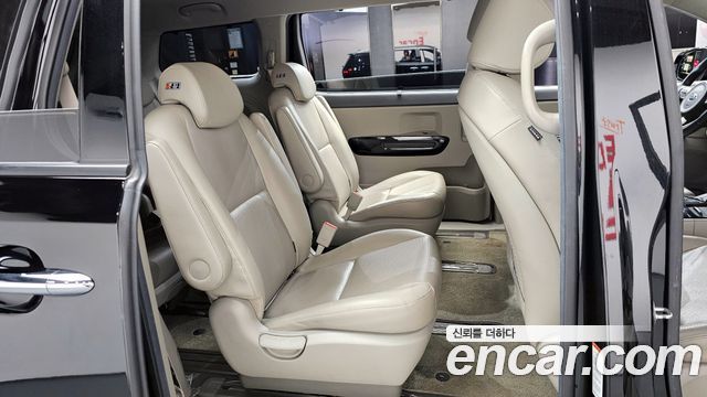 Kia Canival 2018 — photo 11