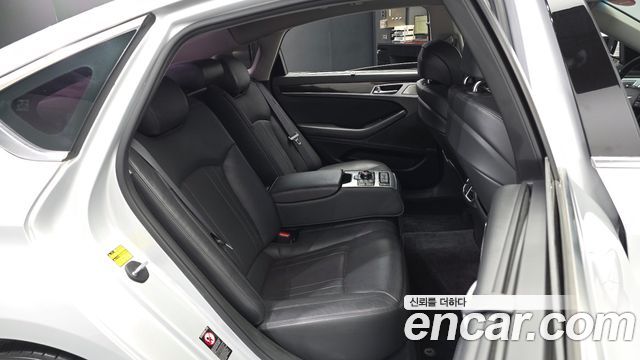 Genesis G80 2018 — photo 18