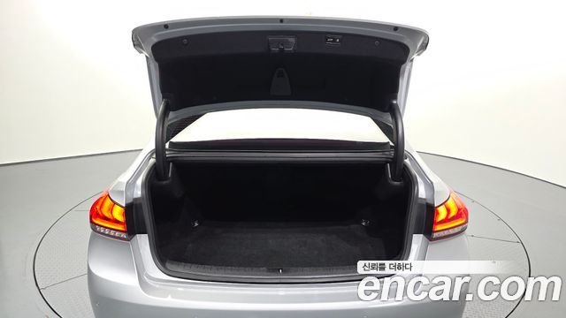 Genesis G80 2018 — photo 26